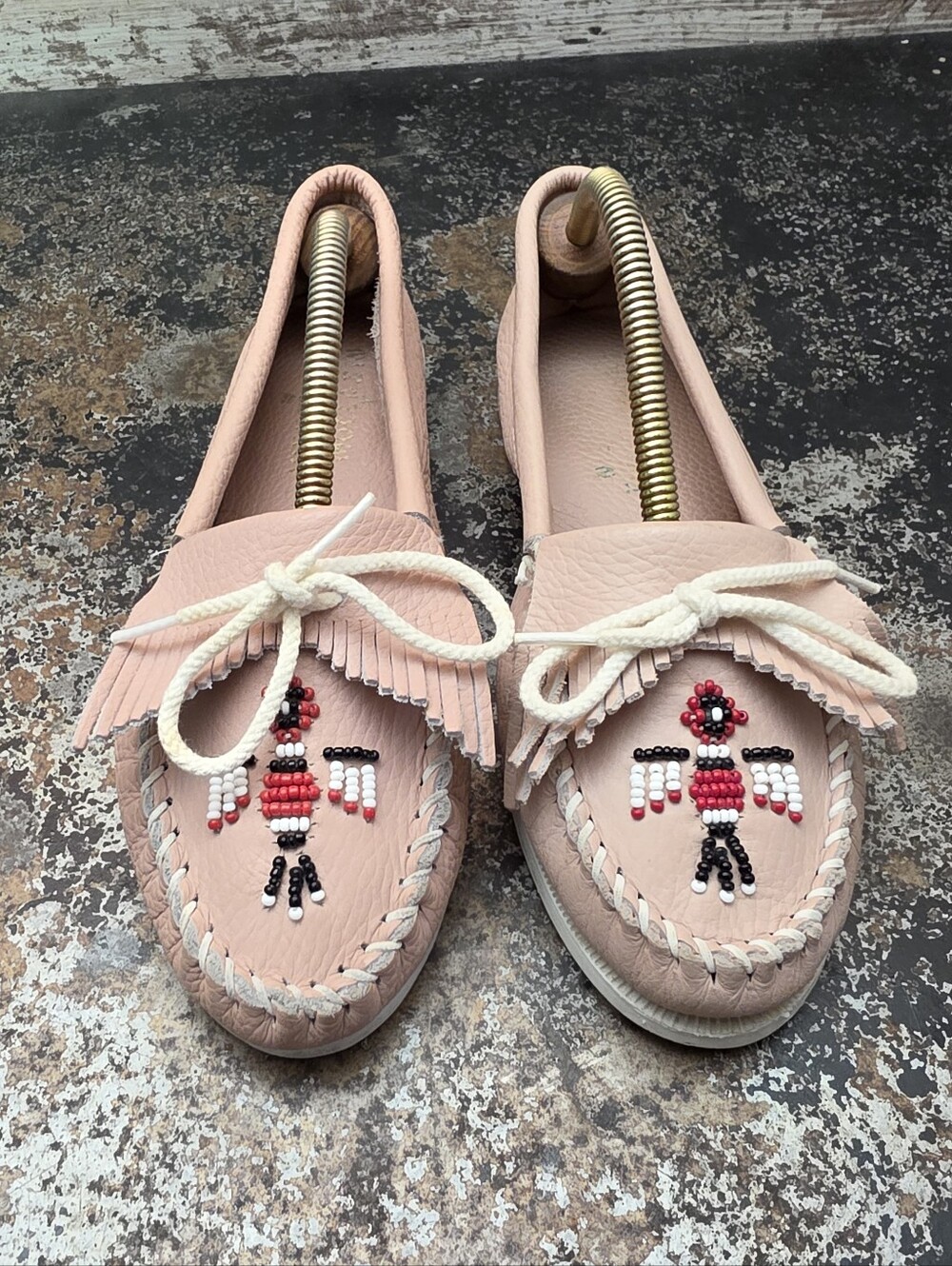 Womens Minnetonka Loafers Shoes Sz 9 Used 172 Beaded Leather
